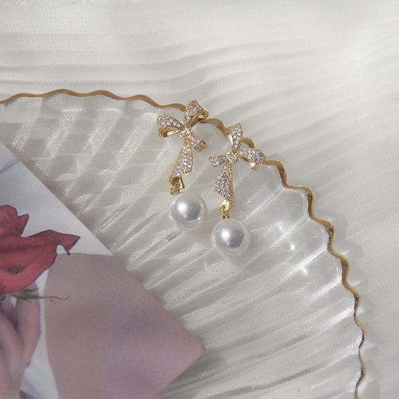 NEW 14K Gold Plated Diamond Bow Pearl Earrings - Picture 5 of 7